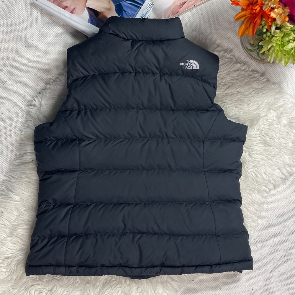 The North Face Black Women's 1996 Retro Nuptse Quilted 700 Down Vest - Picture 4 of 12
